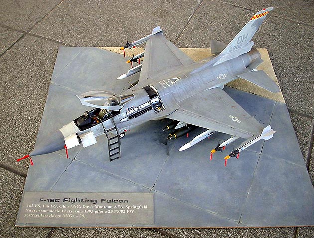 F-16C. Готовая модель. С любезного разрешения А. Халинского.